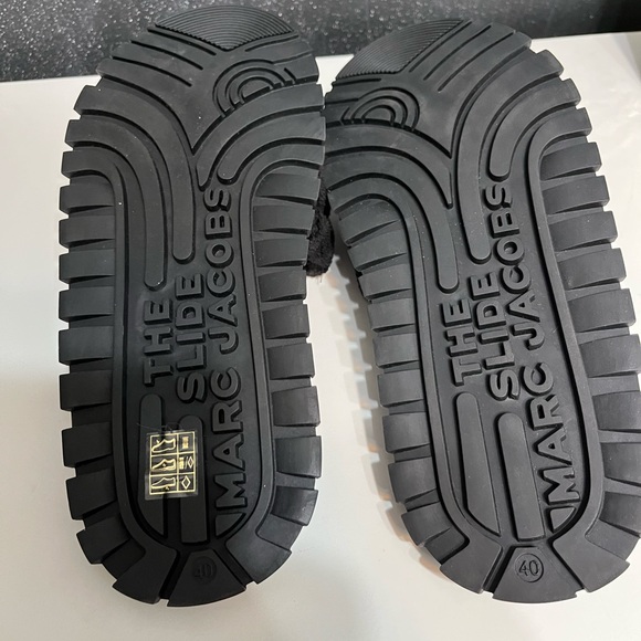 Marc Jacobs terry logo slide - Picture 4 of 5